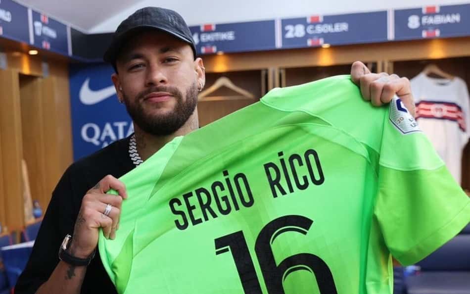 Neymar homenageia companheiro do PSG internado em estado grave