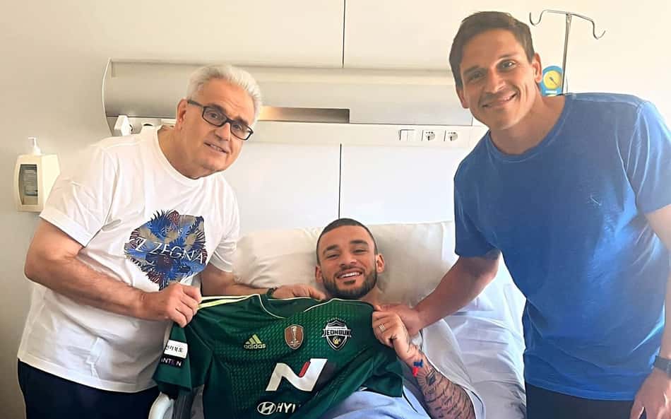 Se recuperando de lesão, André Luís exalta departamento médico do clube: 'Diferenciado'