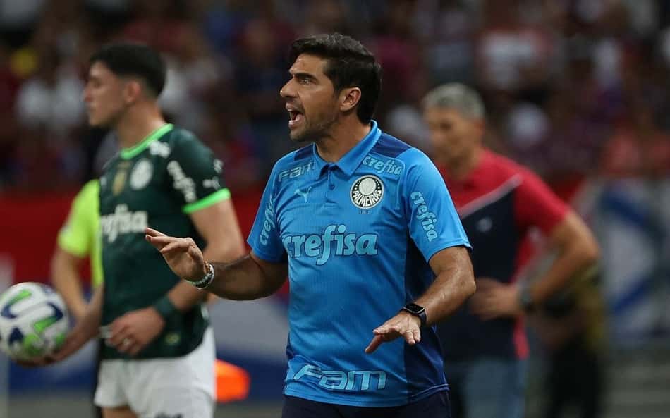 Palmeiras vê 'atitudes persecutórias' contra Abel Ferreira e contesta versão da arbitragem em expulsão