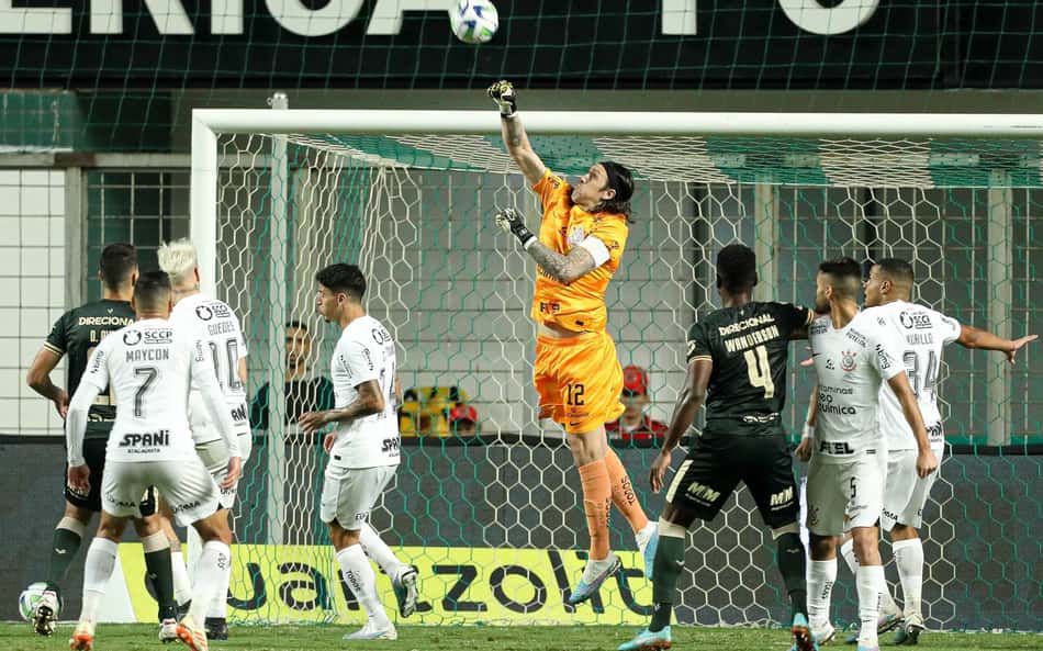 ANÁLISE: Corinthians joga no 'ponto morto' contra o América-MG e oscila em novo sistema de Luxemburgo
