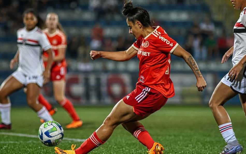 Analuyza comemora bicampeonato do Internacional no Brasileiro Sub-20: 'Marcado para sempre'