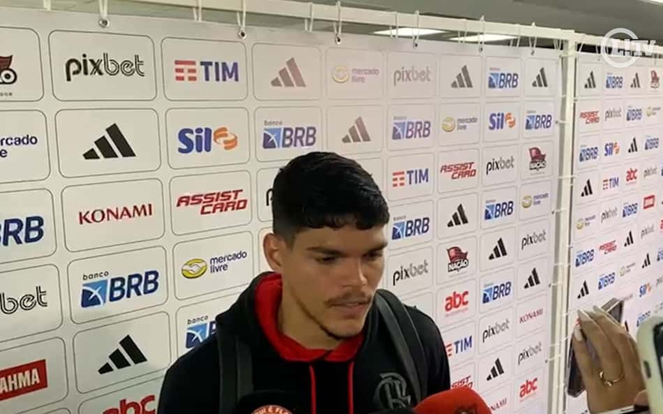 Ayrton Lucas valoriza goleada do Flamengo e vê preparação como 'ponto forte' de Sampaoli