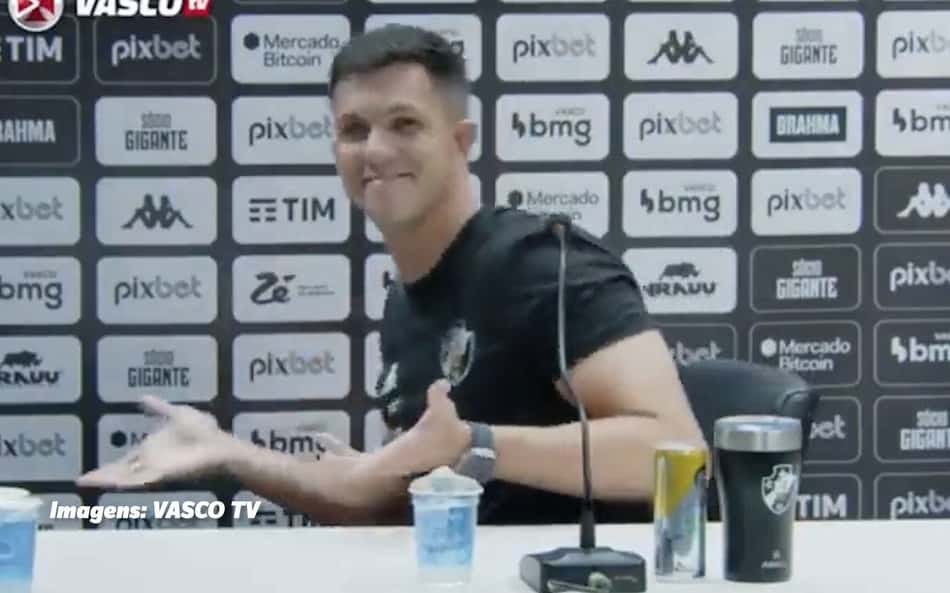 VÍDEO: Após goleada para o Flamengo, Barbieri deixa a coletiva do Vasco rindo e irrita torcedores; entenda