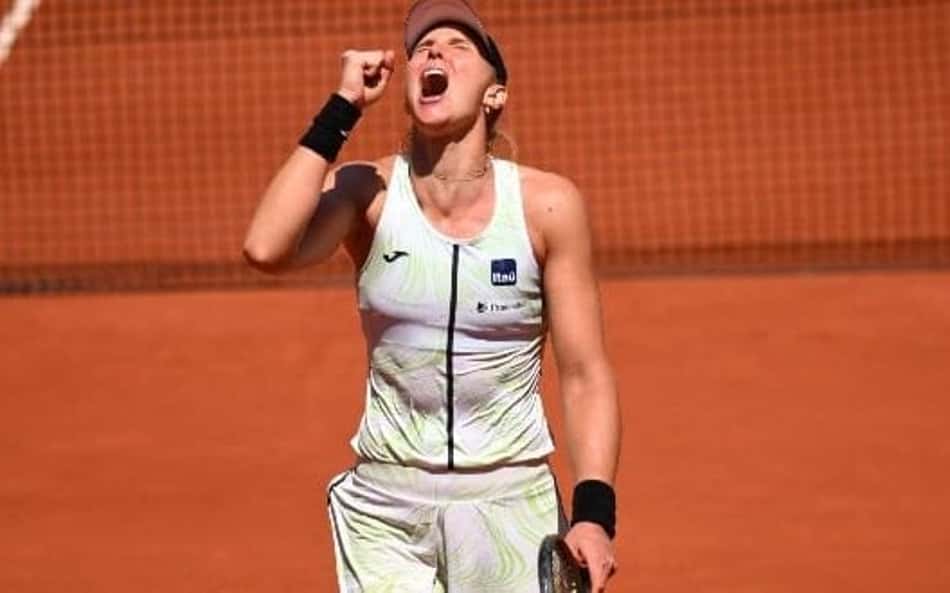 Bia Haddad vira batalha de quase quatro horas, vai às quartas de Roland Garros e faz história