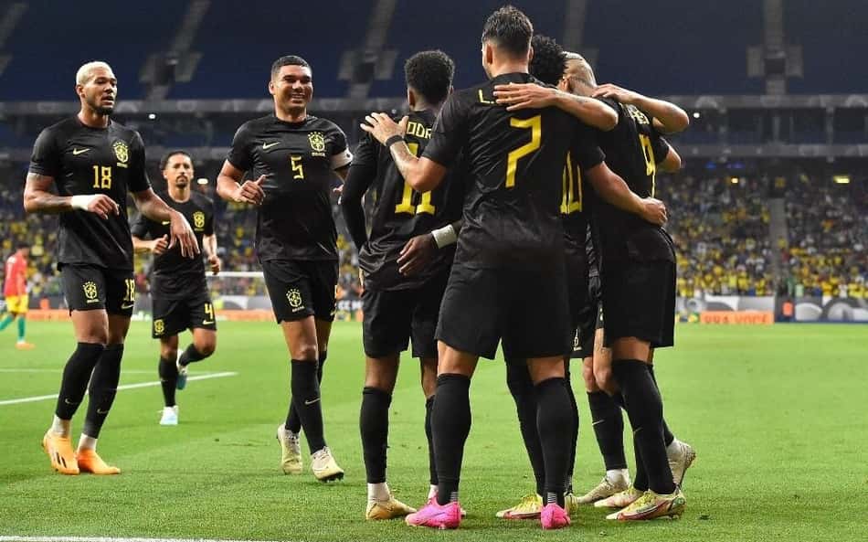 Com gol de estreante e de Vini Jr., Brasil goleia Guiné em amistoso que marcou luta contra o racismo