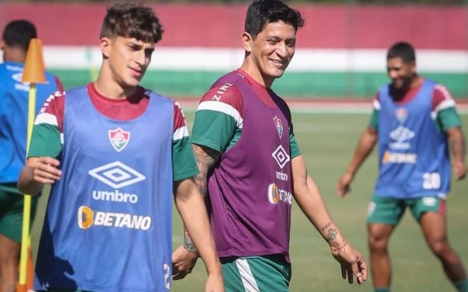 Após últimos ajustes, Fluminense desembarca em Goiânia para o confronto com o Goiás
