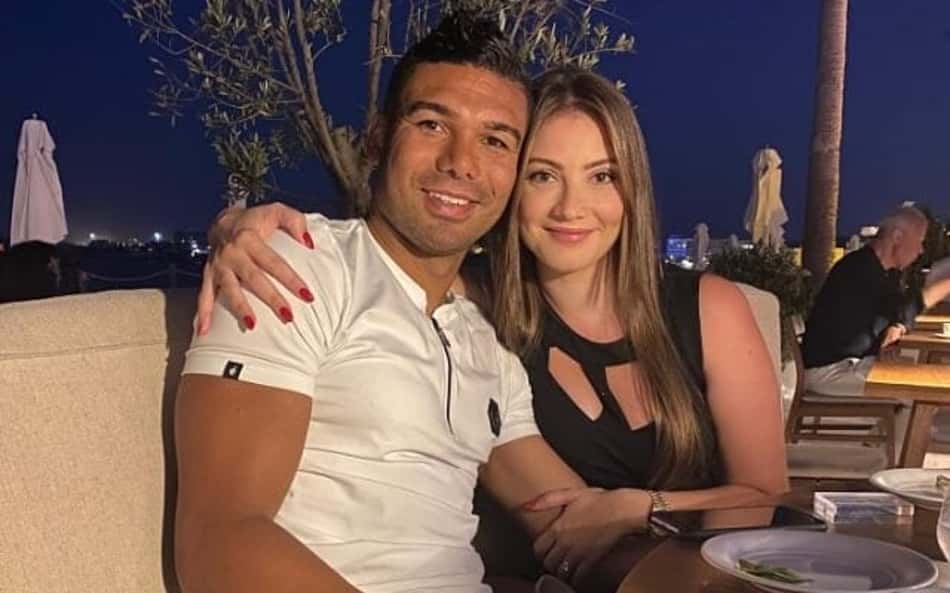 Mulher de Casemiro defende jogador após portal expor suposto caso de infidelidade