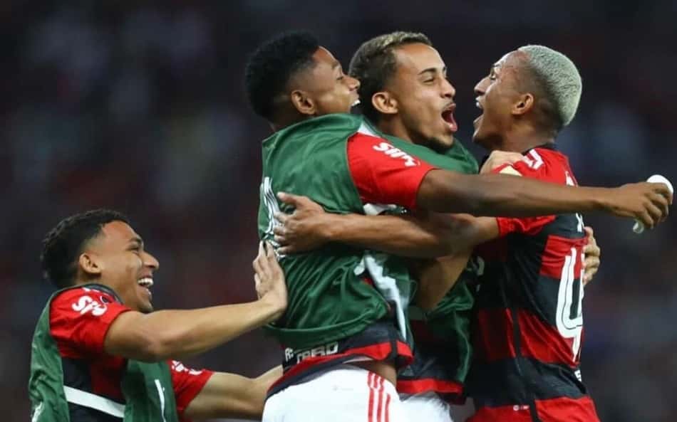 Vez dos crias! Jovens ganham confiança de Sampaoli e crescem em temporada pelo Flamengo