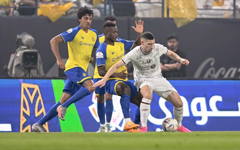 Vasco negocia com meia argentino que joga no futebol da Arábia Saudita