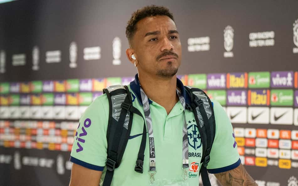 Danilo mostra respaldo a Ramon após derrota e chama jogadores a assumirem a responsabilidade na Seleção: 'Nossa hora de ajudar'
