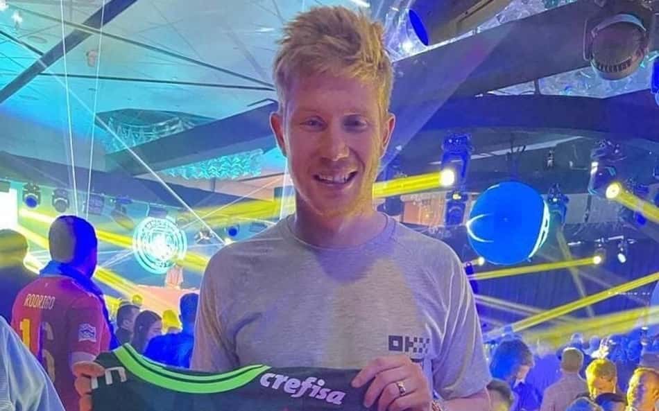 Cabe no time? Saiba por que Kevin de Bruyne recebeu uma camisa do Palmeiras