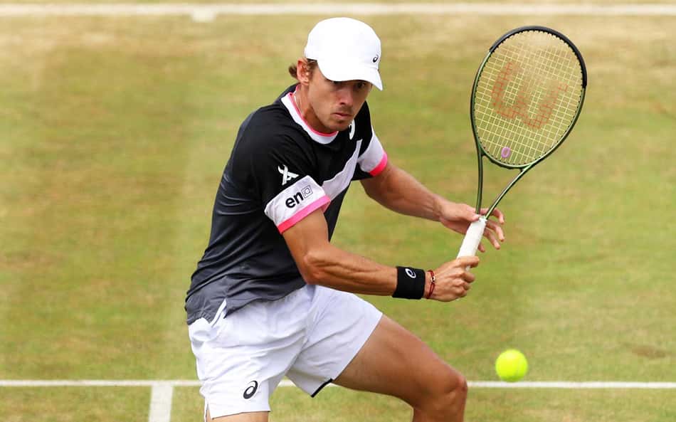 Minaur domina Rune e encara Alcaraz por título em Queen's