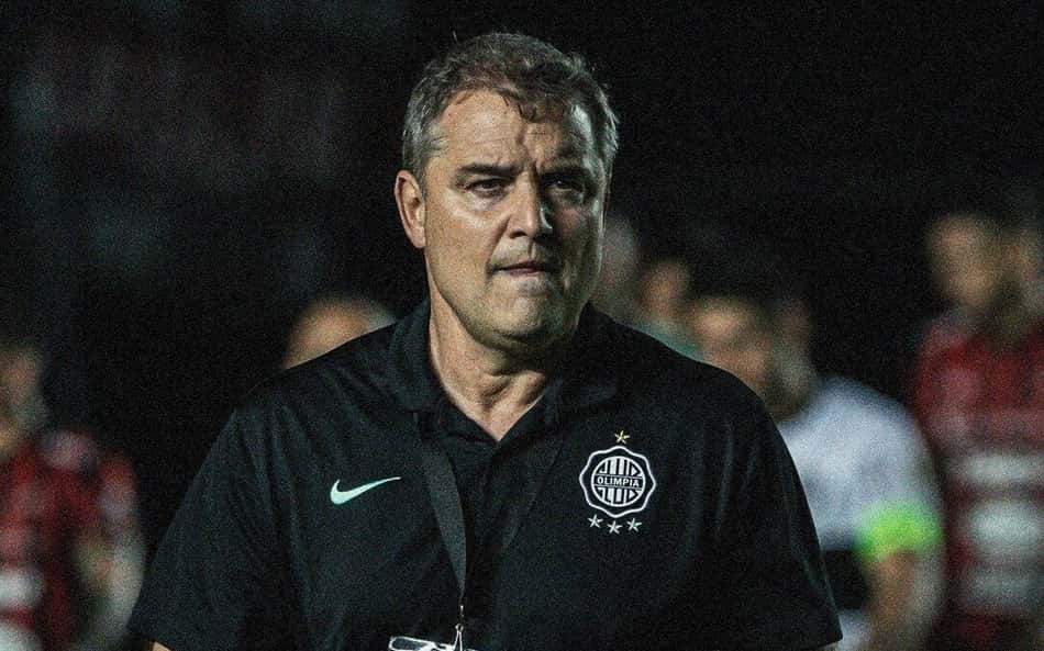 Diego Aguirre celebra campanha histórica do Olimpia na Libertadores