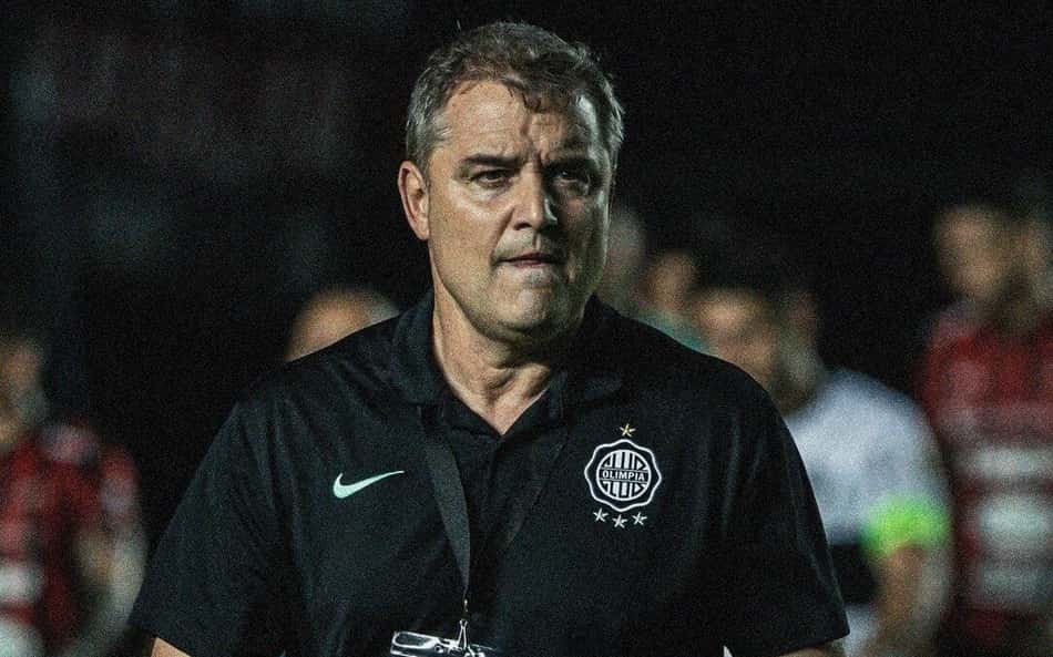 Diego Aguirre celebra classificação antecipada do Olimpia às oitavas da Libertadores