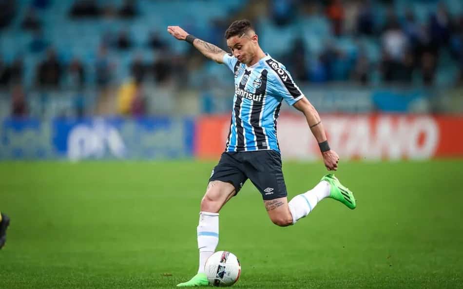 Diogo Barbosa desembarca no Rio de Janeiro para assinar contrato com o Fluminense