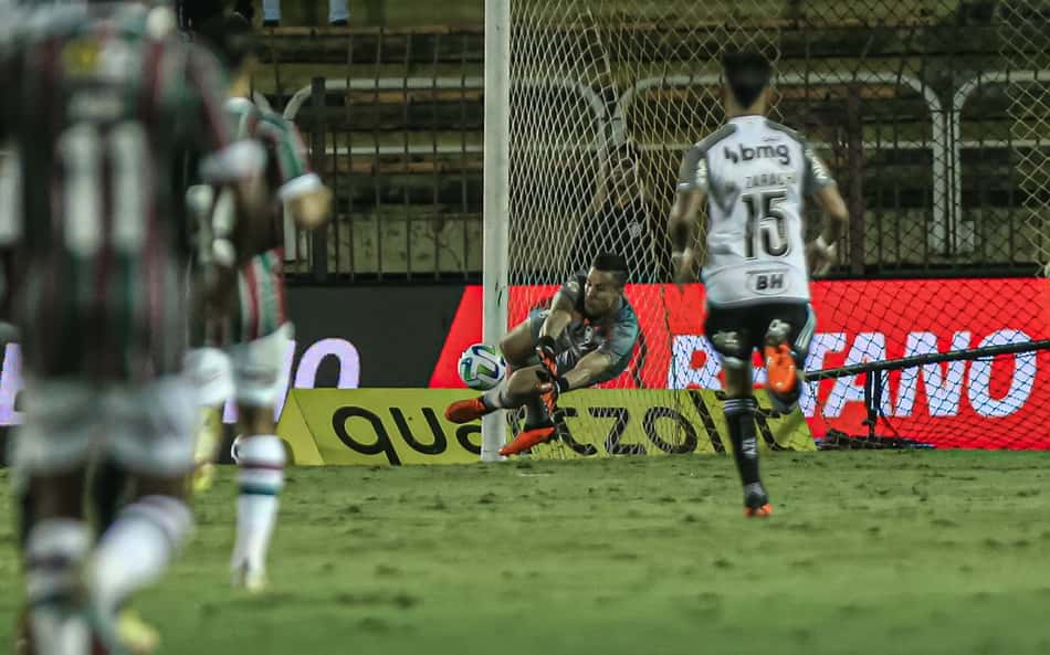 ATUAÇÕES: Paredão Fábio salva o Fluminense e é o melhor jogador no empate com o Atlético-MG pelo Brasileirão