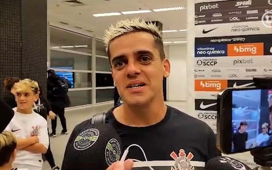 Fagner reconhece falta de confiança nos pênaltis e se diz aliviado por não ter batido na classificação do Corinthians