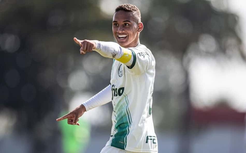 Joia da base do Palmeiras comemora conquista na Holanda: 'Nada melhor do que ser campeão aqui'