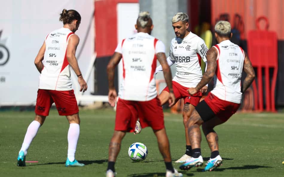 Flamengo treina em período integral nesta quinta-feira