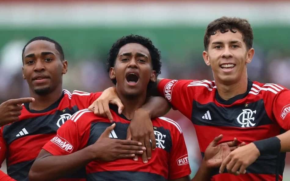 Na raça, Flamengo vence o Fluminense no jogo de ida da final da Copa Rio sub-17