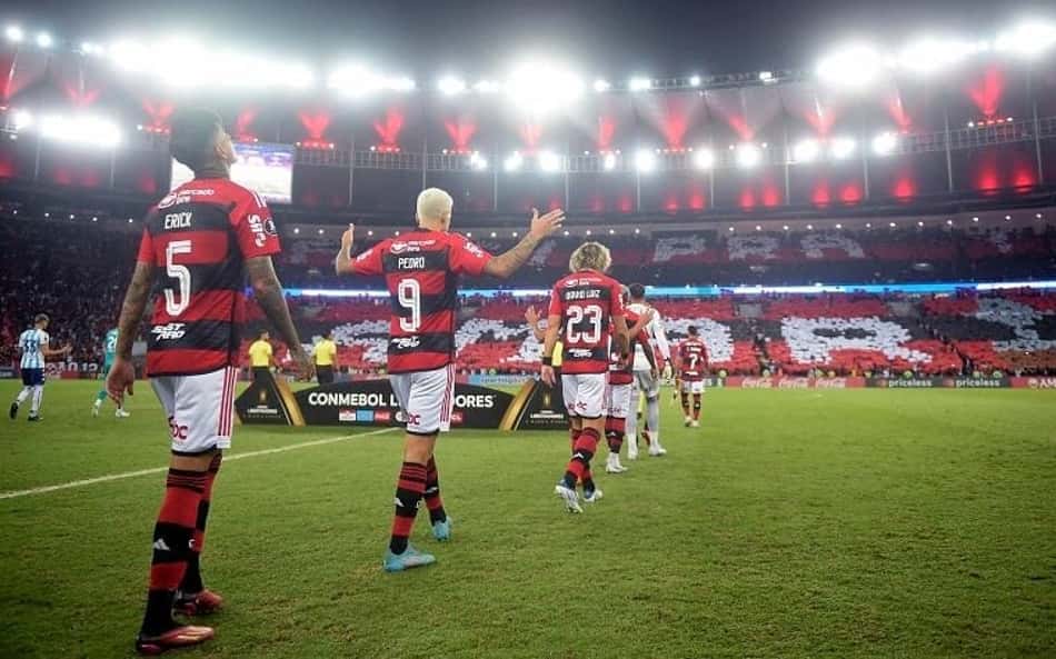 Torcedores do Flamengo criticam titular em vitória na Libertadores: 'Irreconhecível'
