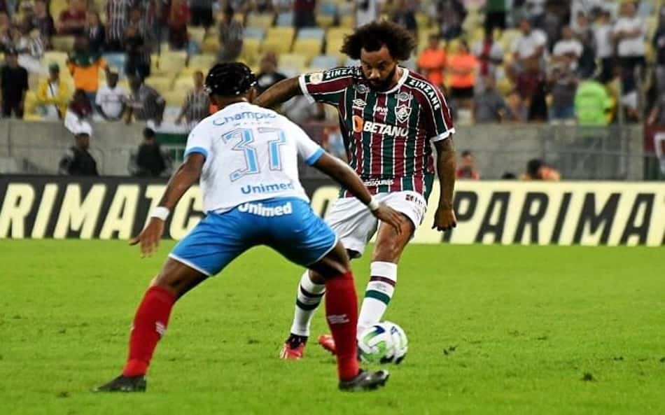 Culpado ou inocente? Atuação de Marcelo em vitória do Fluminense divide opiniões na web