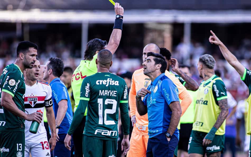 Comentarista de arbitragem da Globo diz que juiz 'não cumpriu orientações' ao não expulsar Abel Ferreira