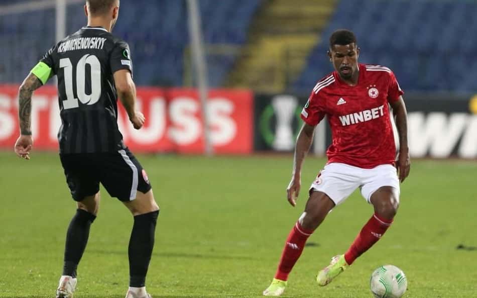 Ex-Inter e Seleção se torna o estrangeiro que mais atuou por clube da Bulgária
