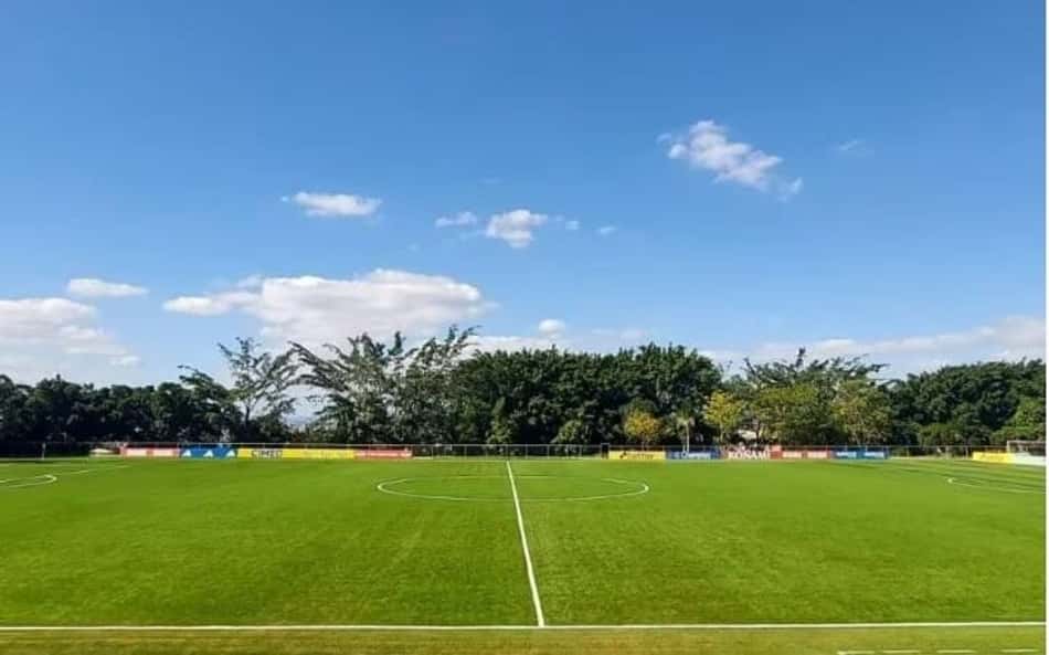 Cruzeiro inaugura gramado sintético na Toca da Raposa 2