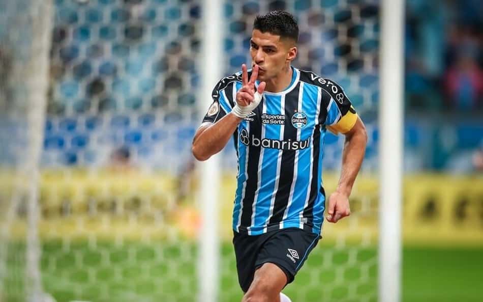 Vice-presidente de futebol do Grêmio diz que pedido de Suárez para se aposentar 'não existiu'