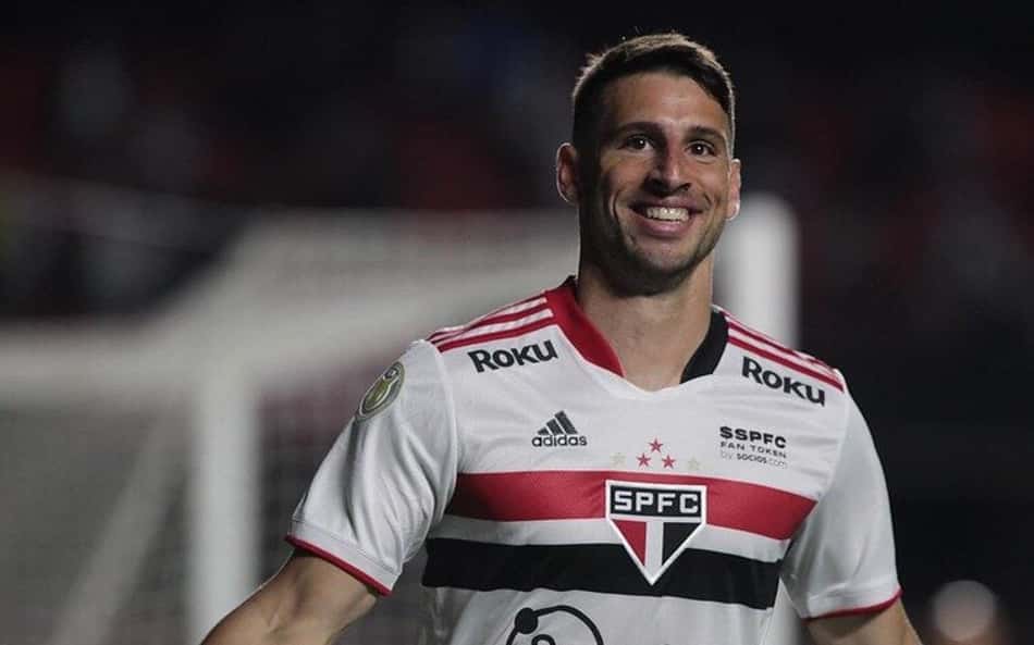 Calleri se torna maior estrangeiro do São Paulo no Brasileirão e cresce em ranking histórico