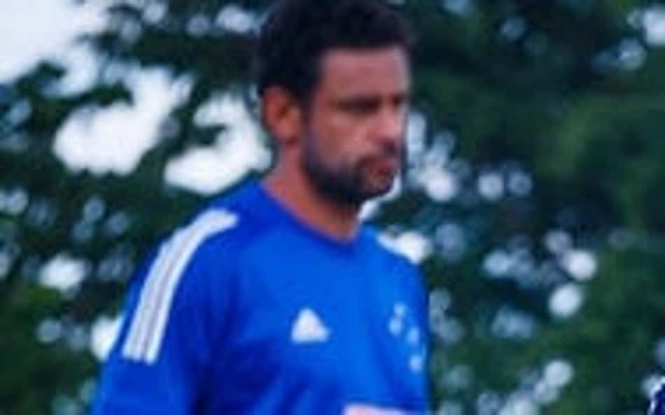 Justiça suspende processo em que Fred cobra R$ 30 milhões do Cruzeiro