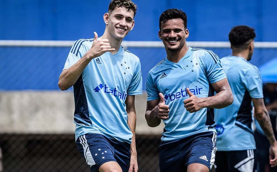 Cruzeiro espera a volta do lateral Kaiki e fica de olho em possíveis propostas pelo jogador