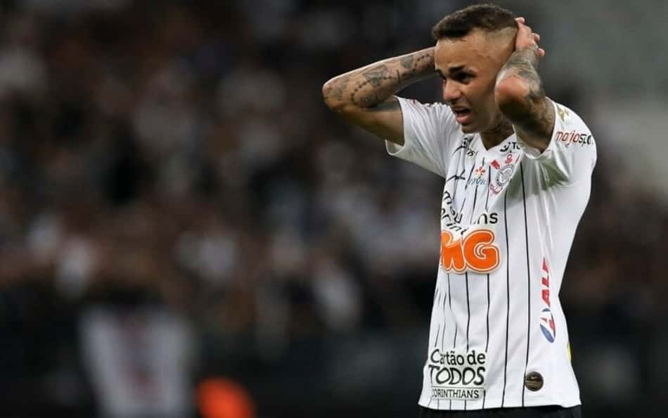 Protagonista de 'climão' em restaurante, Luan treina em horário alternativo e aguarda fim de contrato com o Corinthians