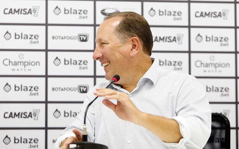 John Textor marcará presença no Nilton Santos para jogo do Botafogo no Brasileirão