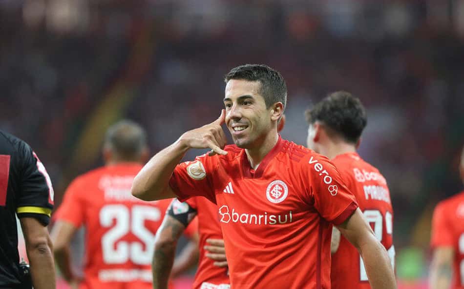 Carlos De Pena sofre lesão e vira problema no Internacional