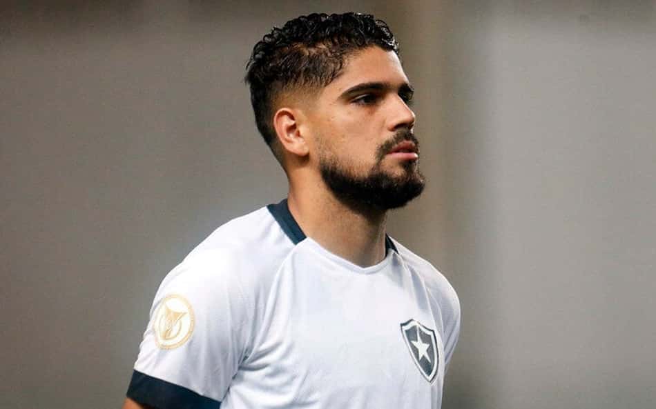 América-MG encaminha contratação por empréstimo de lateral do Botafogo