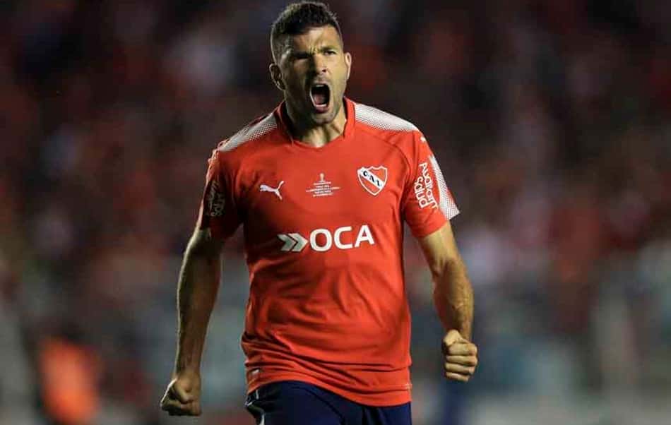 Dois gigantes da América do Sul negociam transferência de centroavante