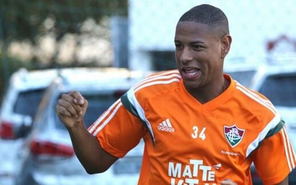 Ex-Fluminense agora é músico: veja outros jogadores que abandonaram cedo o futebol