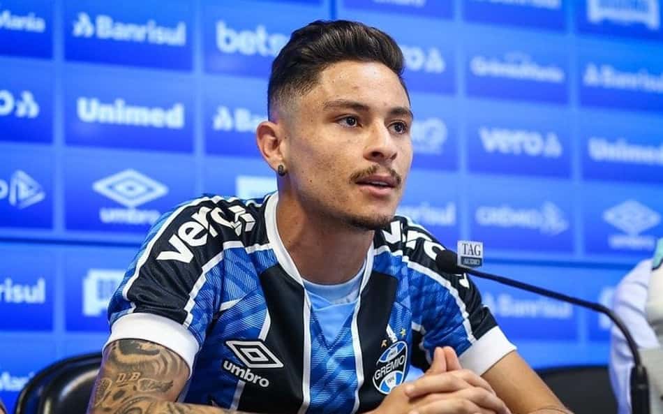 Reforço do Fluminense, Diogo Barbosa luta para ganhar novo fôlego e se consolidar nas Laranjeiras