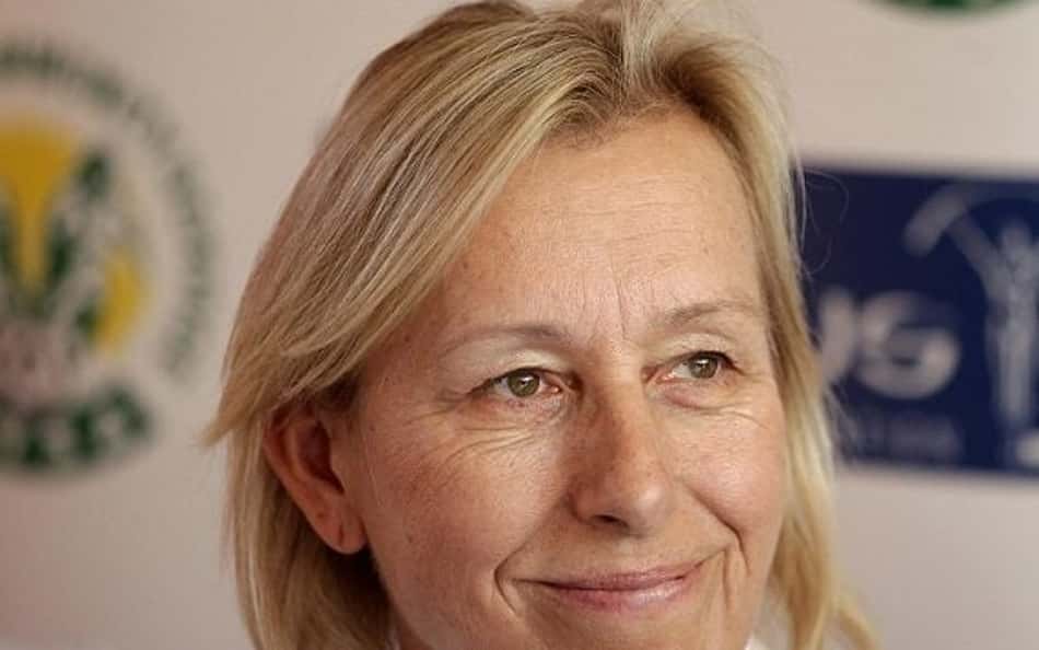 Navratilova anuncia que está livre do câncer