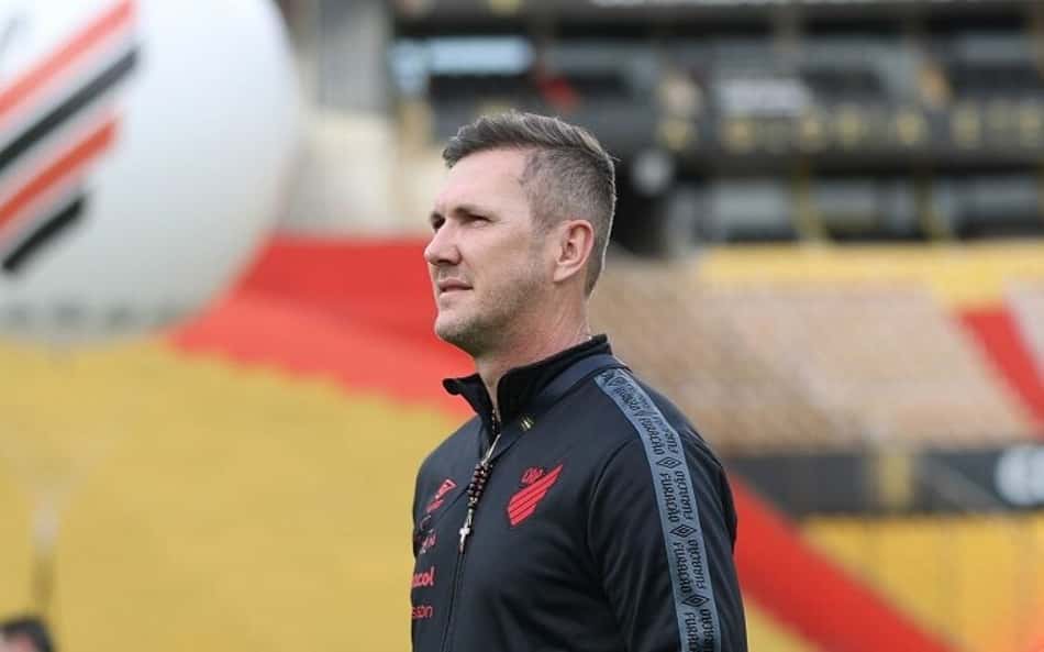 Ex-Athletico e 'pupilo' de Felipão, Paulo Turra é anunciado como novo técnico do Santos