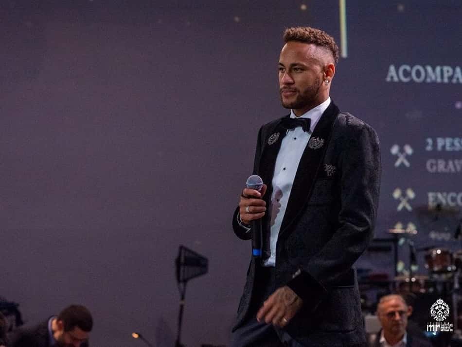 Inauguração de lago em mansão de Neymar é excluída de leilão por interdição, diz site