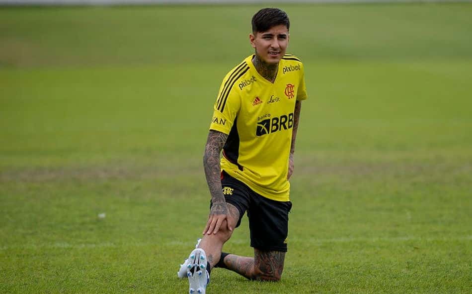 De terceira opção a motor do meio campo: entenda o 'renascimento' de Pulgar no Flamengo de Sampaoli