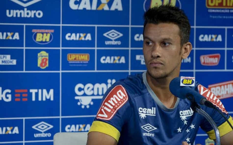 Justiça nega recurso do Cruzeiro e mantém prazo para reintegração do volante Henrique