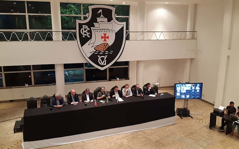 Críticas ao CEO do Vasco, empréstimo polêmico e momento do futebol marcam reunião do Conselho Deliberativo