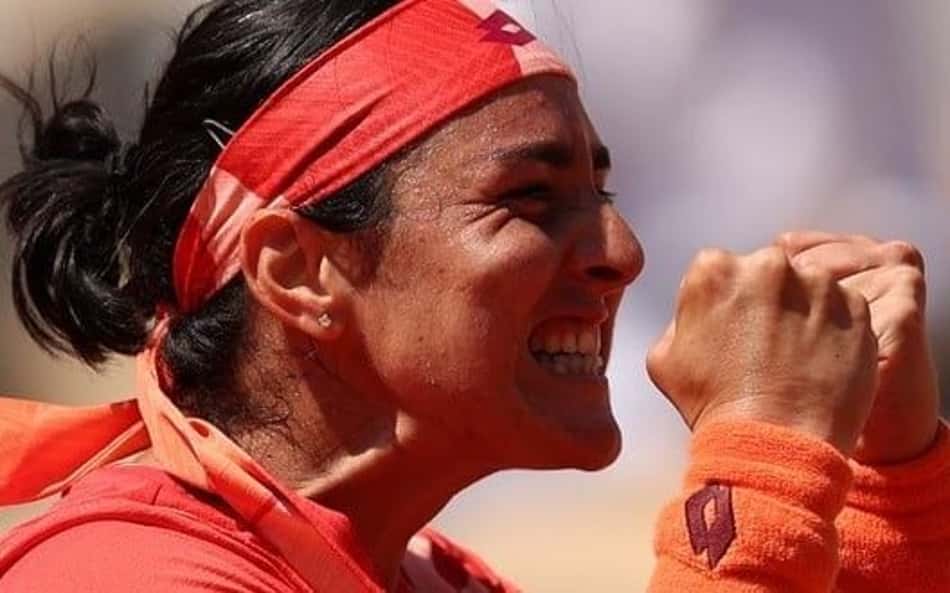 Próxima rival de Bia Haddad, Jabeur faz história após vaga nas quartas de Roland Garros