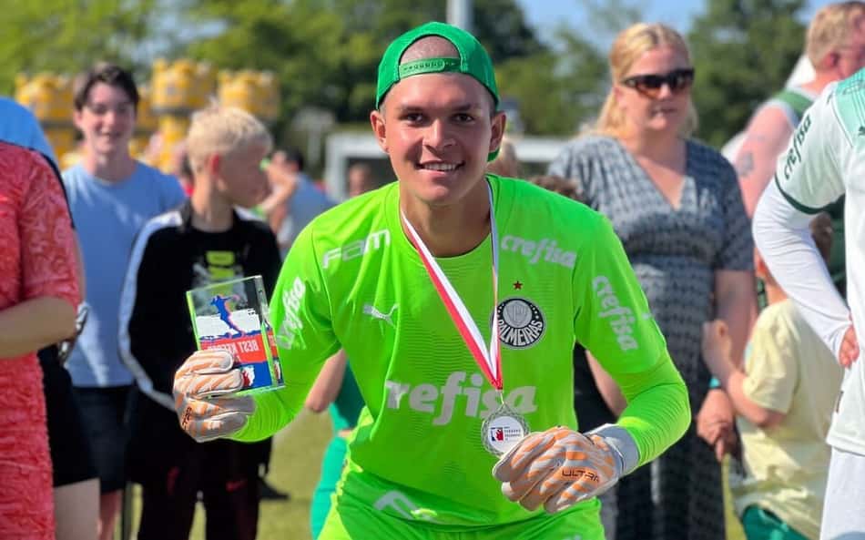Goleiro da base do Palmeiras é eleito o melhor em torneio sub-18 na Holanda
