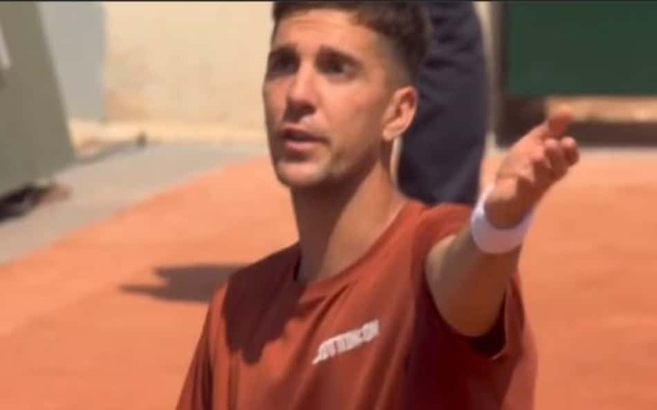 Kokkinakis para árbitra: 'Quer que eu mije na quadra?'