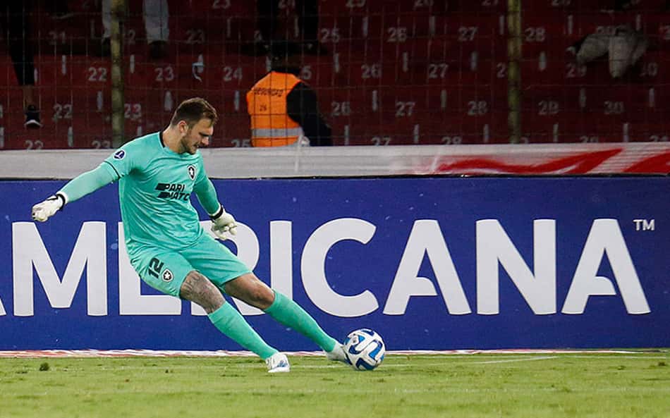 Botafogo: Lucas Perri tem noite de protagonista e consolida status de 'paredão'